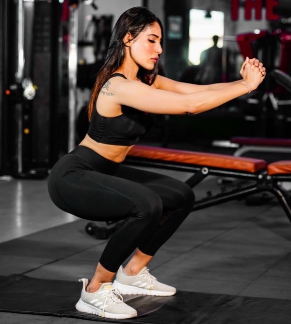 women squat cardio leg workout